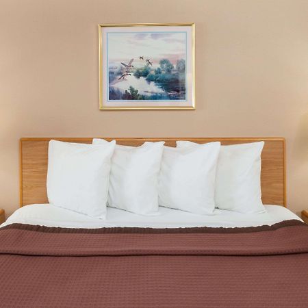Days Inn By Wyndham Charleston Dış mekan fotoğraf