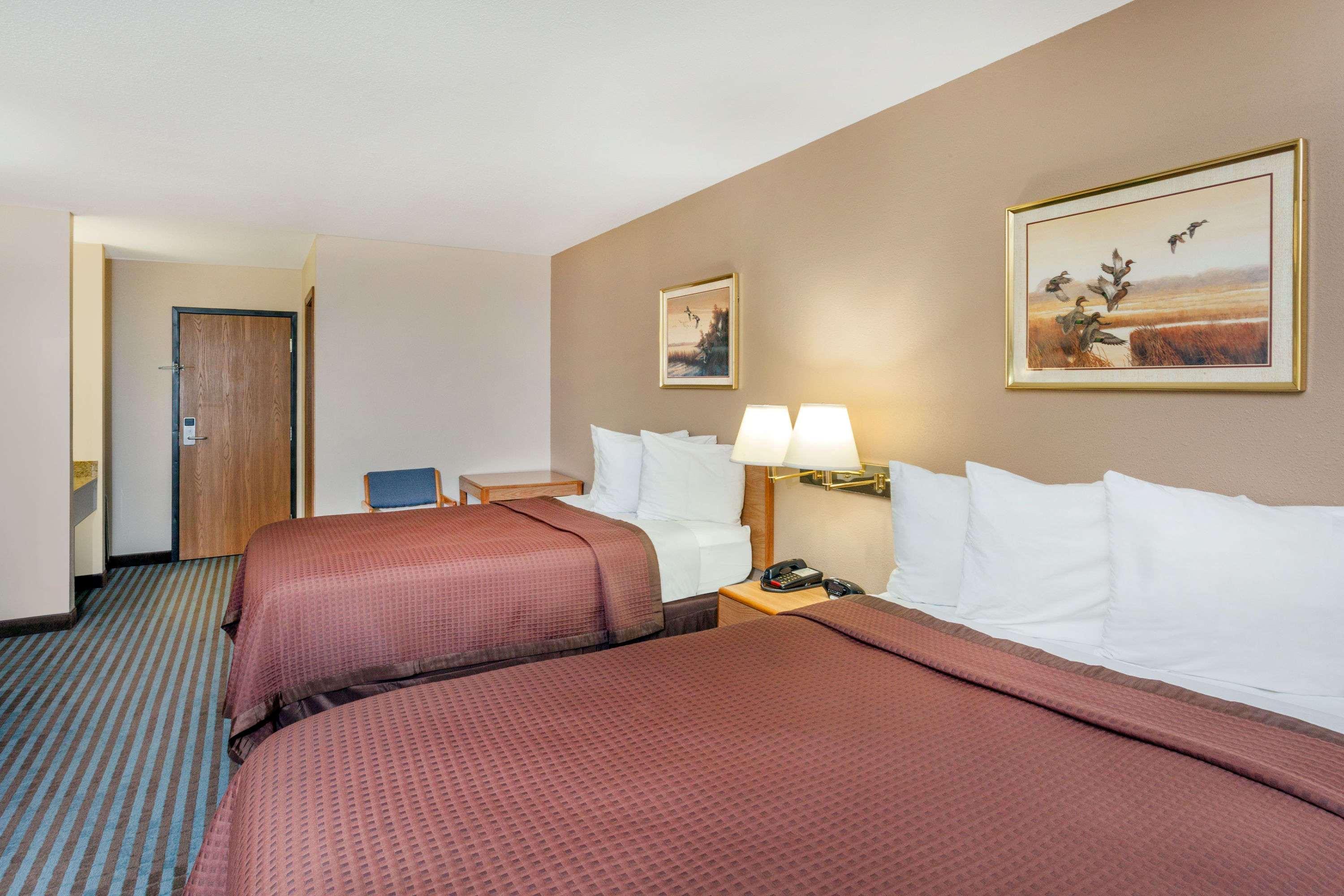 Days Inn By Wyndham Charleston Dış mekan fotoğraf