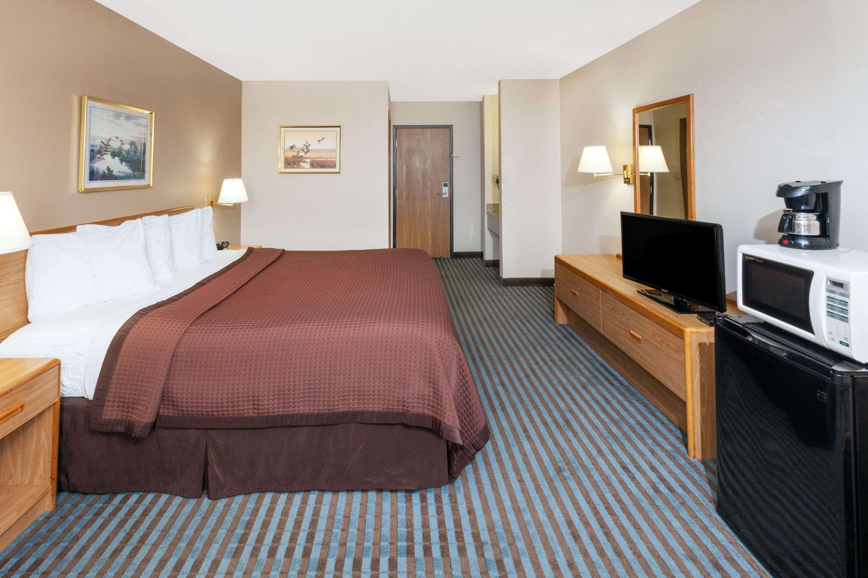 Days Inn By Wyndham Charleston Dış mekan fotoğraf