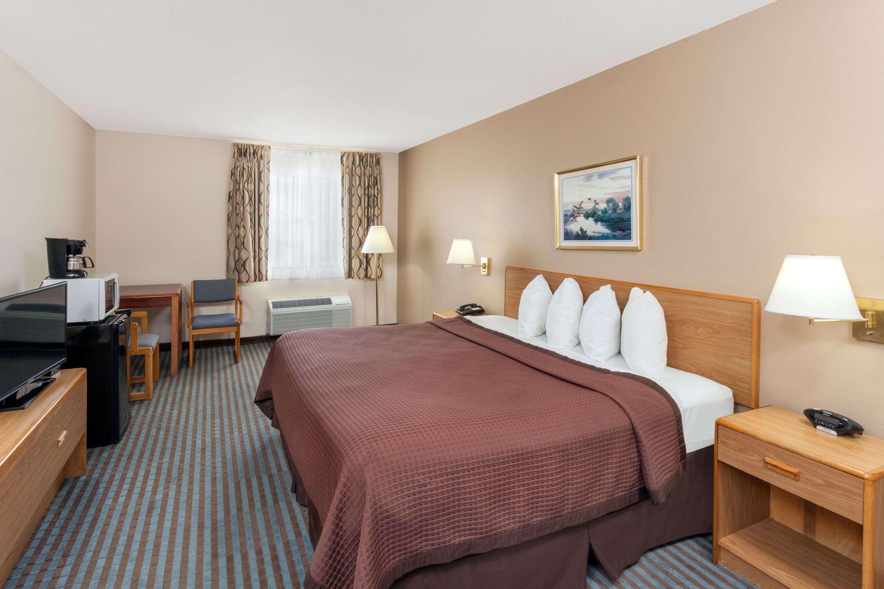 Days Inn By Wyndham Charleston Dış mekan fotoğraf